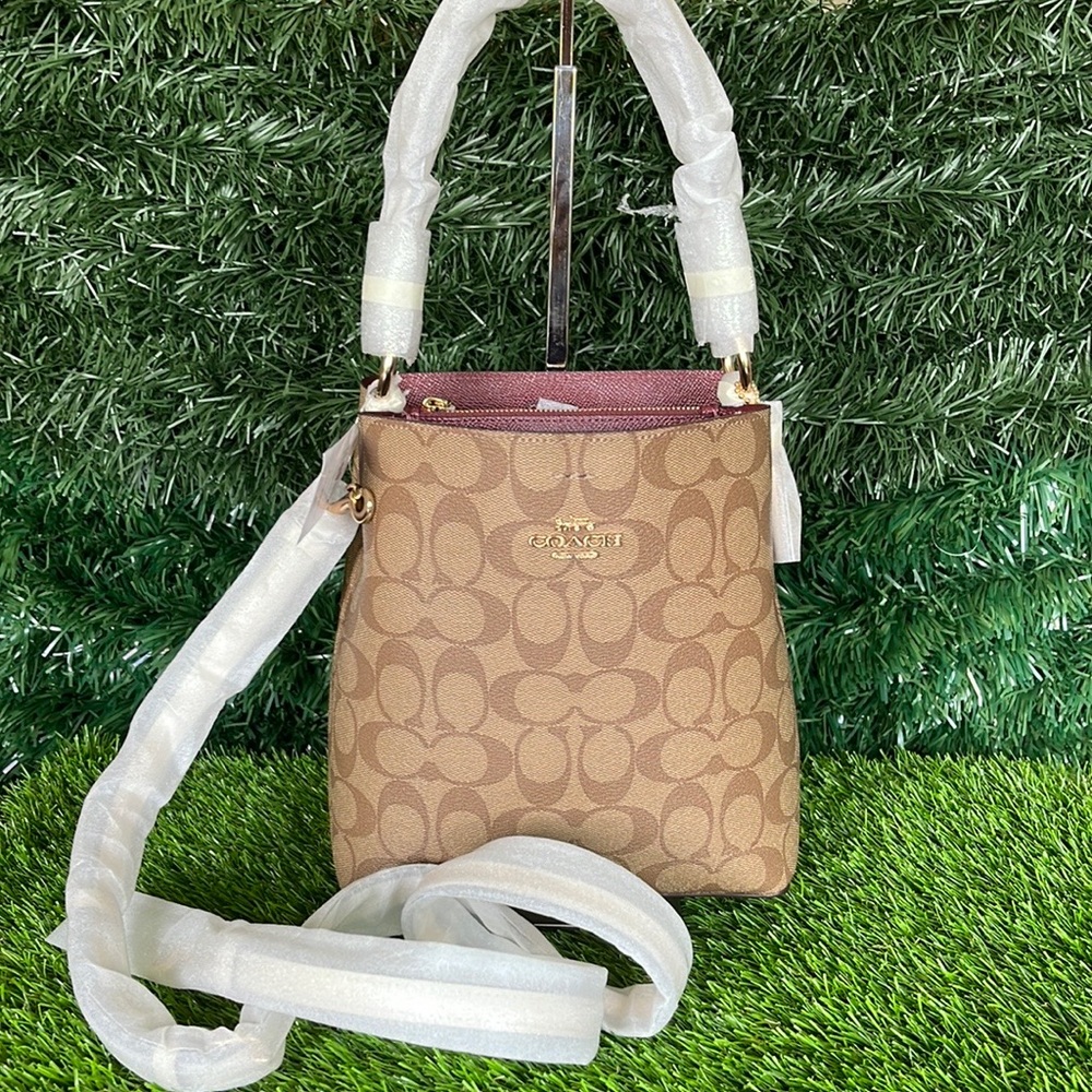 New! Coach Small Town Bucket Bag In Signature Canvas - Picture 2 of 16